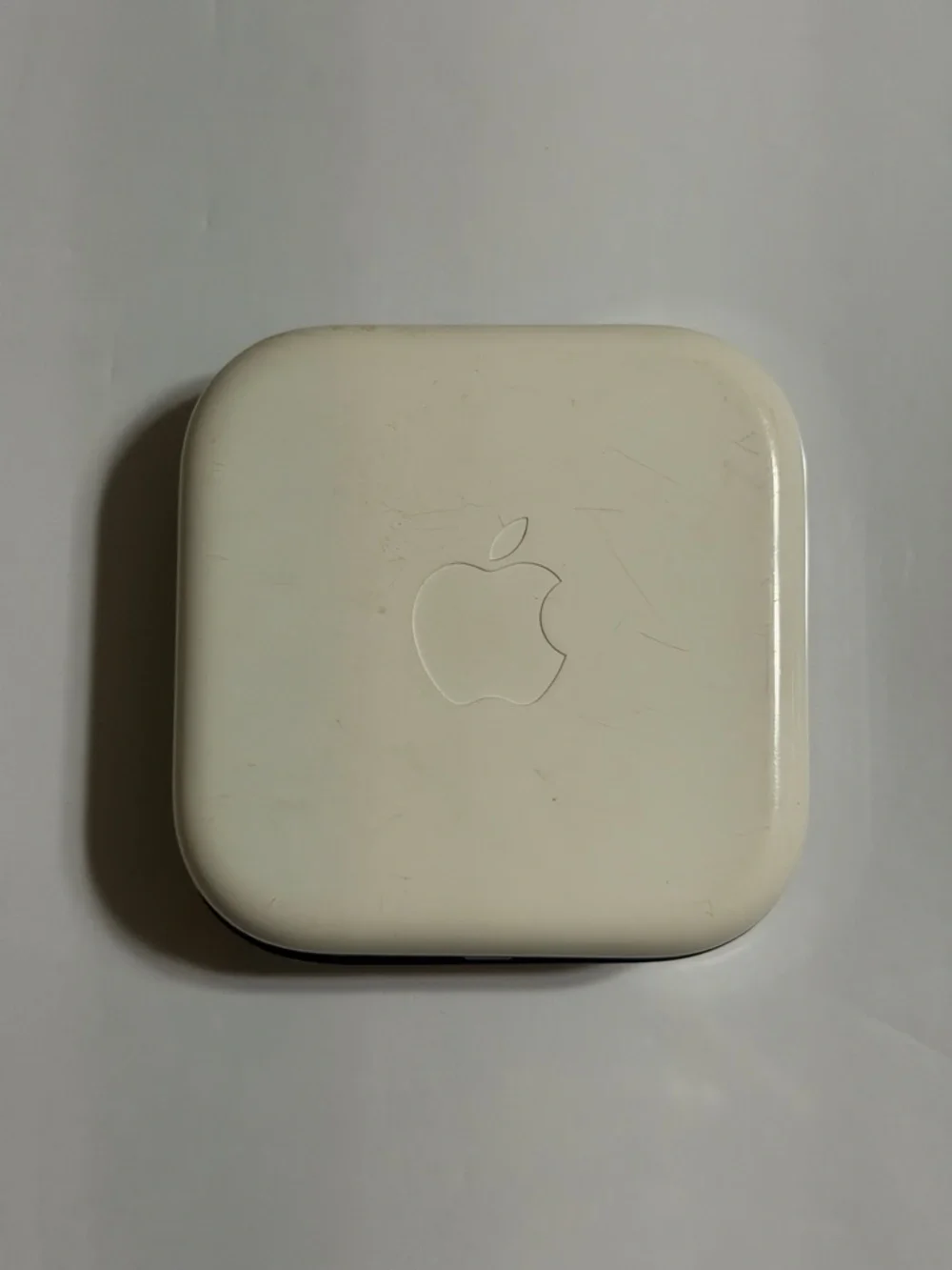 Apple. EarPods with 3.5mm headphone plug